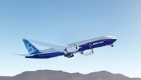 Selain itu, ada pula Boeing 777-8X yang akan memiliki jangkauan lebih panjang tetapi kapasitas kabin lebih kecil juga sedang dikerjakan (Boeing)  