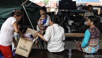 Kampung Walang merupakan kampung yang masuk dalam daftar penataan oleh pihak Pemprov DKI karena lokasinya yang kumuh dan berdekatan dengan rel kereta api.
