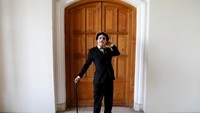 “Ini sangat sederhana, saya ingin memberi alasan orang Afghanistan untuk tersenyum,” kata Karim.  (Foto: Dok. REUTERS/Mohammad Ismail)