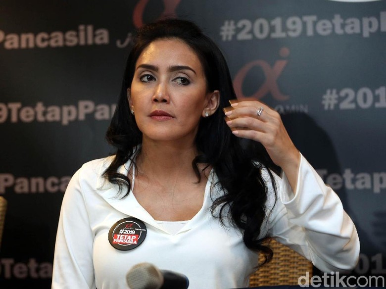 Mpok Oneng, Diminta Jenguk Bang Juri Tuh! Mpok Oneng, Diminta Jenguk Bang Juri Tuh!