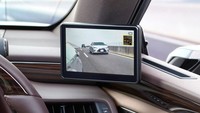 Pada dasarnya, spion samping adalah kamera. Citra yang ditangkap kamera itu ditampilkan di layar kiri dan kanan di dalam kabin. Foto: Dok. Lexus