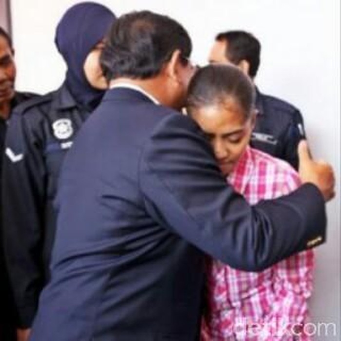 Tan Sri Muhammad Shafee Abdullah, pengacara yang ditangkap Polisi Diraja Malaysia, pernah berjasa menyelamatkan Wilfrida Soik, TKI Indonesia yang terancam hukuman mati. Shafee membantu Wilfrida atas permintaan Prabowo.