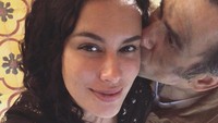 Beberapa netizen pun mempertanyakan apakah pasangan masing-masing tak cemburu melihat kemesraan Sophia dan Jeremy? Dok. Instagram/sophia_latjuba88