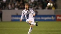 Menjadi bintang olahraga paling legendaris, David Beckham dikabarkan mengasuransikan kedua kaki, tungkai dan jemari kakinya sebesar 195 juta dolar AS atau 2,7 triliun rupiah jika cedera atau cacat. Foto: Victor Decolongon/Getty Images