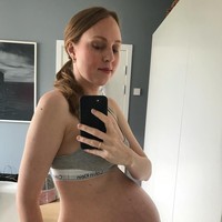 Dan inilah perut Maria saat kehamilannya sudah memasuki usia enam bulan. Bentuk perutnya ini sudah seperti wanita yang mau melahirkan, jika di perutnya hanya ada satu janin. Foto: Instagram @triplets_of_copenhagen