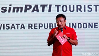 Direktur Utama Telkomsel, Ririek Adriansyah menjelaskan bahwa dengan kehadiran kartu simPATI Tourist ini semakin memudahkan wisatawan mancanegara dalam berkomunikasi saat plesiran di Indonesia.