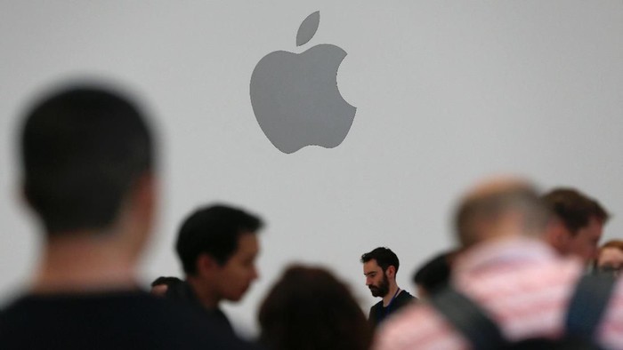 A demonstration of the newly released Apple products is seen following the product launch event at the Steve Jobs Theater in Cupertino, California, U.S. September 12, 2018. REUTERS/Stephen Lam