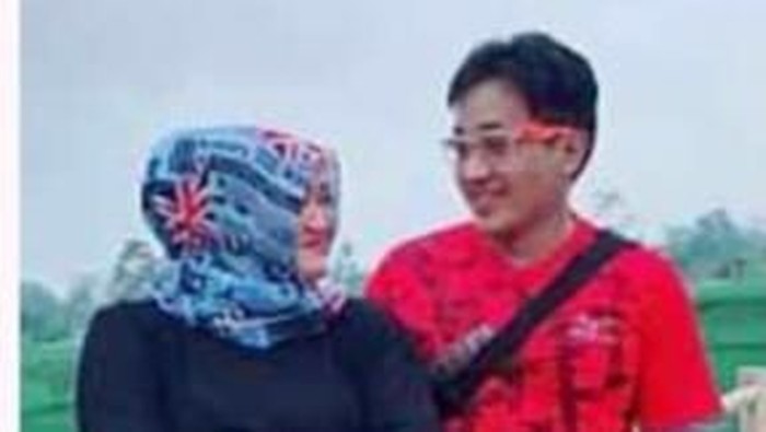 Potret kedekatan Lina Sule dan Teddy.