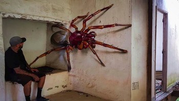 Di tahun 2008, ia menutup studio tatonya dan pindah ke London. (Foto: instagram.com/odeith via Brightside)