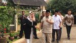 Potret Prabowo Cium Tangan Istri Gus Dur