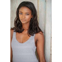 Di dunia modeling, Lyndsey sendiri sudah bekerja dengan sejumlah brand ternama. Selain Victorias Secret, ia pernah berjalan untuk fashion show Prada, Gucci, dan Louis Vuitton. Foto: Instagram @lyndsey360