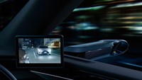 Hal ini membuat visibilitas area sekitar mobil lebih jelas di malam hari atau dalam cuaca buruk.  Foto: Dok. Lexus