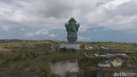 Foto: Tampilan patung GWK beberapa hari sebelum Upacara Melaspas Rabu (8/8). Kini patung benar-benar sudah rampung dan akan diresmikan Presiden Jokowi 22 September 2018 mendatang (Kurnia/detikTravel)