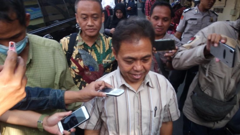 Hadiri Pemeriksaan soal Korupsi, Nur Mahmudi Jalan Agak Pincang Hadiri Pemeriksaan soal Korupsi, Nur Mahmudi Jalan Agak Pincang