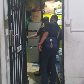 Pintunya dari besi, ukurannya sempit