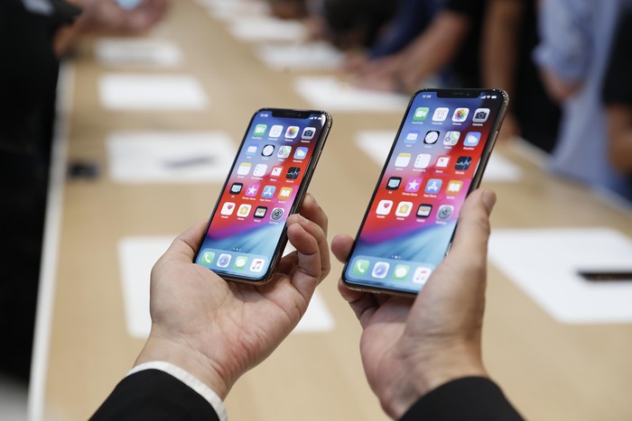 Pengamat Indonesia mengomentari fitur dual SIM iPhone yang mendapat ejekan (Foto: Reuters) Pengamat Indonesia mengomentari fitur dual SIM iPhone yang mendapat ejekan (Foto: Reuters)