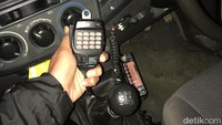  Syarat pemilik radio HT yakni mendaftarkan diri menjadi anggota di Orari atau Rapi hingga siap membantu tidak kalau ada keadaan darurat (Masaul/detikTravel)