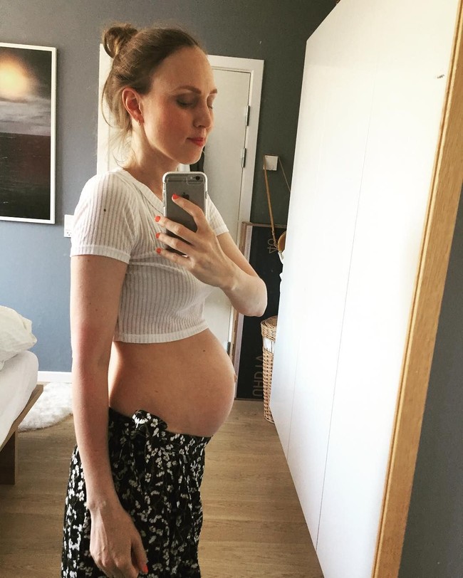 Pada awal Mei 2018, Maria pertamakali mengetahui dirinya hamil kembar tiga. “Kami melakukan ultrasound pertama tepat di usia 13 minggu dan benar-benar mendapat kejutan terbesar dalam hidup kami. Benar-benar mengejutkan,” tulisnya di keterangan foto. Foto: Instagram @triplets_of_copenhagen