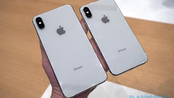 Di dapur pacunya, ada juga prosesor A12 Bionic, yaitu sebuah prosesor 6 core yang dibuat menggunakan proses pabrikasi 7nm. Foto: Slashgear