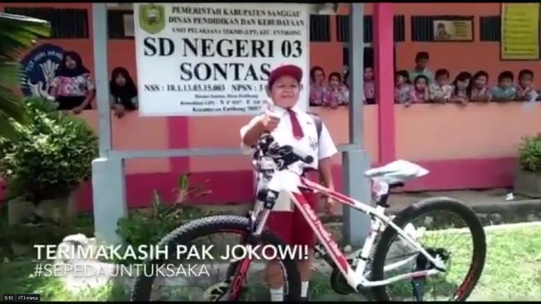 Mimpi Bocah Pelintas Batas Negara Dapat Sepeda dari Jokowi Terwujud! Mimpi Bocah Pelintas Batas Negara Dapat Sepeda dari Jokowi Terwujud!