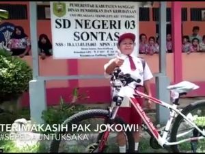 Mimpi Bocah Pelintas Batas Negara Dapat Sepeda dari Jokowi Terwujud!