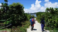 Perjalanan ke pantai pasir putih Anggi Gida harus menyewa kapal milik penduduk. Di Kampung Tombrok ada dermaga untuk penyeberangan itu (Masaul/detikTravel)