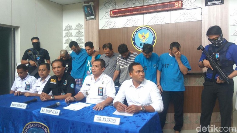 Manajer Kantor Pos Ditangkap Terkait Penyelundupan 2 Ton Ganja Manajer Kantor Pos Ditangkap Terkait Penyelundupan 2 Ton Ganja