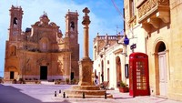 Bangunan bersejarah jadi salah satu ciri khas Malta. Ini salah satu square di Gozo, satu dari 3 destinasi populer di Malta (@visitmalta/Instagram)