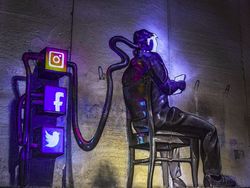 Keren Banget! Seni Grafiti 3D Ini seperti Keluar dari Tembok