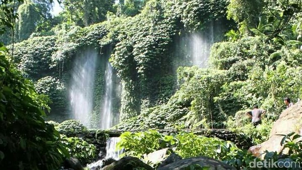 Foto: Air Terjun Cantik Bak Kelambu di Lombok