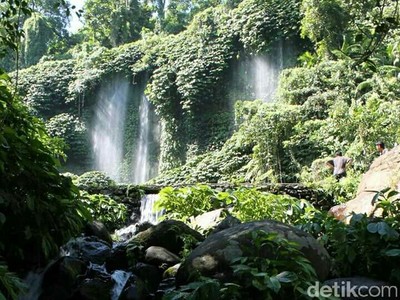 Foto: Air Terjun Cantik Bak Kelambu di Lombok Foto: Air Terjun Cantik Bak Kelambu di Lombok