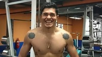 Selain bela diri Muay Thai, Henry juga sering pergi ke tempat kebugaran untuk melakukan fitness. (instagram/henrygolding)