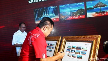 Kartu perdana ini memiliki desain khusus dan memiliki spesifikasi layanan yang disesuaikan dengan kebutuhan wisatawan mancanegara di tanah air.