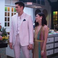 Hubungan mereka tak mendapat restu dari keluarganya, terutama ibu Nick, Eleanor Young. Meski begitu, Nick tak bergeming dan berusaha keras mempertahankan hubungannya dengan Rachel. Bahkan ia rela melakukan sebuah pengorbanan besar demi bisa bersama dengan kekasihnya itu. Foto: Istimewa