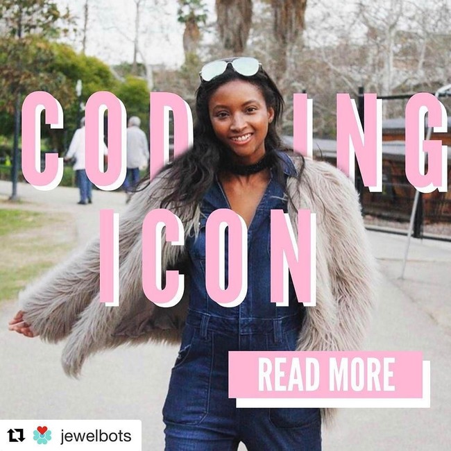 Di tahun 2015, Lyndsey pernah bergabung dengan model Victorias Secret lain yakni Karlie Kloss untuk mendorong para wanita untuk mempelajari coding. Ketika itu Lyndsey meluncurkan Kode with Klossy yang menawarkan beasiswa dan kemah musim panas untuk gadis-gadis muda yang ingin belajar coding. Foto: Instagram @lyndsey360