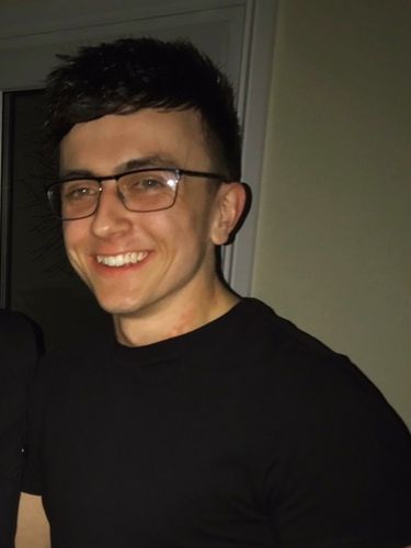 Sean Young terpaksa liburan dengan mantan pacarnya