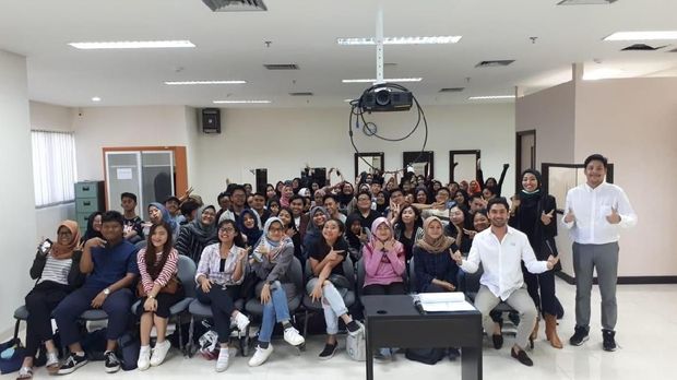 Reza Rahadian Bakal Mengajar di UI Hingga Desember