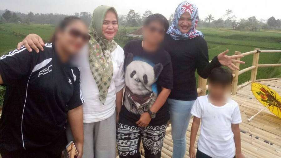 Foto Kedekatan Lina Sule  dan Keluarga Teddy