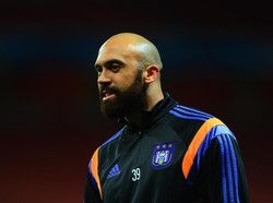 Pemain game Football Manager lawas pasti tahu sosok bek ini, Anthony Vanden Borre. Bersama Vincent Kompany, dia disebut sebagai talenta terbaik Belgia pada masanya. Lepas dari Anderlecht, Vanden Borre sempat memperkuat Fiorentina lalu Genoa, tapi dia tak pernah benar-benar sampai ke klub top. Bisa 28 kali memperkuat timnas Belgia jelas tak buruk, tapi tak bisa dikatakan bagus jika melihat karier Kompany sejauh ini. (Foto: Michael Regan/Getty Images)
