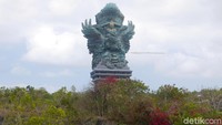 Foto: Patung Garuda Wisnu Kencana (GWK) karya seniman Nyoman Nuarta berlokasi di kawasan GWK Cultural Park, Jl Raya Uluwatu, Ungasan, Kabupaten Badung, Bali (Kurnia/detikTravel)