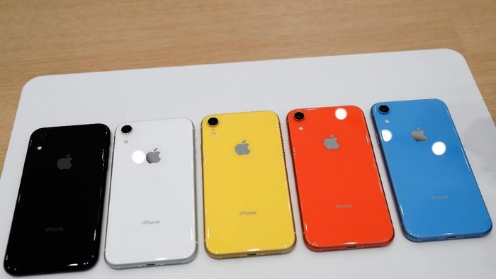 Pilihan warna iPhone XR. Foto: Reuters Pilihan warna iPhone XR. Foto: Reuters