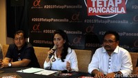 Rieke Diah Pitaloka memberikan keterangan pers terkait dukungan Tim Alpha kepada Jokowi-Maruf Amin.