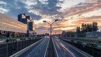 Jalan raya Mon-Fayette Expressway ini ada di Amerika Serikat. Untuk membangun jalanan ini dibutuhkan anggaran sekiar US$ 5,4 miliar atau setara 79 triliun. Istimewa/insidermonkey.com.