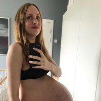 Pada foto ini usia kehamilan Maria sudah 35 minggu. Dan foto ini menjadi foto perut hamil terakhir yang diunggahnya ke Instagram karena setelahnya ketiga bayinya akan dilahirkan. Foto: Instagram @triplets_of_copenhagen