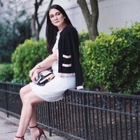 Inilah penampilan Luna Maya saat menghadiri New York Fashion Week. Luna hadir untuk menonton fashion show Tory Burch Spring/Summer 2019, Jumat (7/9/2018). Bintang film Sabrina itu tentu saja memakai busana Tory Burch yang membuat penampilannya terlihat elegan. Foto: Instagram Luna Maya