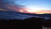Negeri di Atas Awan di Desa Poopo, Kecamatan Ranoyapo ini mendadak viral. Para pecinta alam langsung berbondong-bondong mendatangi lokasi ini demi melihat pesona kumpulan awan tebal. (Michelle Dejonker/detikTravel)