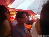 Santap Kupat Tahu Padalarang, Sandiaga: Ini Rekomen, Serius!