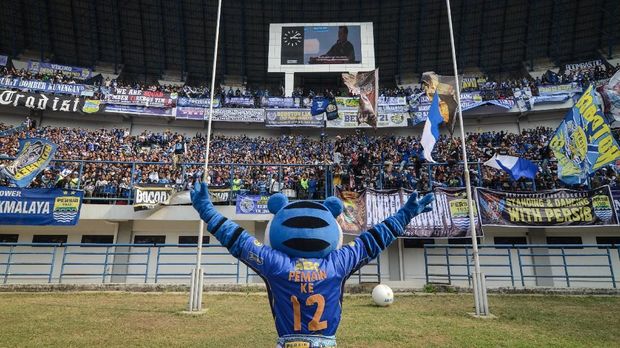 Persib Bandung mendapat hukuman berat usai insiden meninggalnya Haringga Sirla beberapa jam sebelum laga Persib vs Persija di Stadion GBLA.