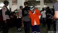 Pada Mei lalu saat ditahan di Rutan Mako Brimob, Kelapa Dua, Depok, Jawa Barat, Wawan diduga menjadi pemicu dalam kerusuhan yang membuat ratusan tahanan menyandera polisi. Peristiwa itu dimulai ketika dia dibesuk keluarganya usai sidang pada 8 Mei lalu.