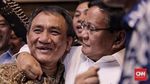 Ekspresi Prabowo Saat Rangkul Andi Arief